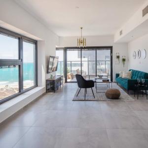 Χώρος καθιστικού στο O&O Group- Magical 4BR APT With Panoramic Sea View