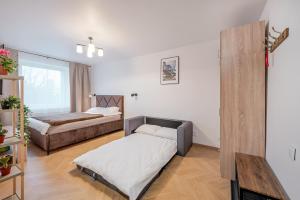 Una cama o camas en una habitación de Cozy airport apartment