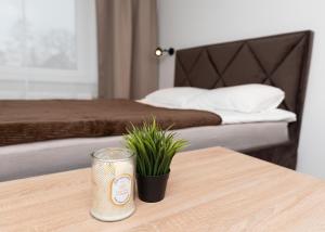 Una cama o camas en una habitación de Cozy airport apartment