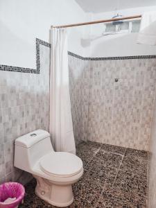 Ένα μπάνιο στο Cheap Digs w Great Terrace and Perfectly Located +23 φωτογραφίες