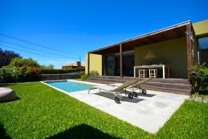 Πισίνα στο ή κοντά στο Stilvolle Und Luxuriöse 2 Schlafzimmer Villa In Moledo