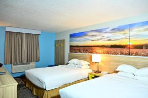 Postel nebo postele na pokoji v ubytování Days Inn by Wyndham Salina I-70 + 45 fotografií