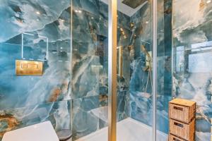 Koupelna v ubytování NEW Spacious House North London 8 Guests Wi-Fi + 50 fotografií