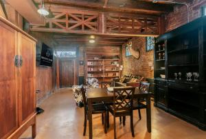 Kuchyň nebo kuchyňský kout v ubytování Beekman Place - 3b3b, Full Kitchen, Washer & Dryer, Walk to Historic Downtown