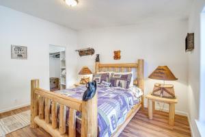 een slaapkamer met een houten bed en een tafel met een lamp bij Riverfront Relaxation Secluded Jacksonville Home in Buncom