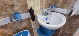 Phòng tắm tại Increíble apartaestudio centro de Pitalito