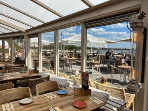 Un restaurant sau alt loc unde se poate mânca la Chalet Meerwijck, Strand 23