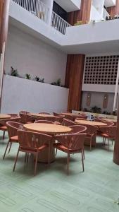 an empty room with tables and chairs in a building at Zapadilly Tree Hotel in San Andrés