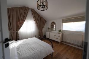 Giường trong phòng chung tại Origini de Rucar