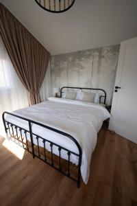 Giường trong phòng chung tại Origini de Rucar