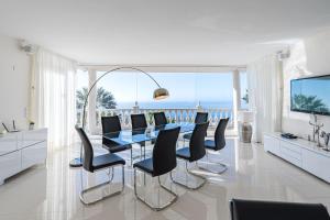 TV a/nebo společenská místnost v ubytování Luxusvilla Mit Fantastischem Meerblick + 32 fotografií