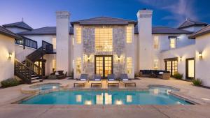 Bassein majutusasutuses Temecula Stay w Pool Movie Room Sauna Tennis Court Panoramic Valley Views Via de Oro Estate by Avantstay või selle lähedal