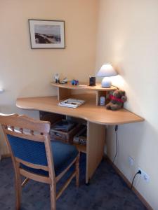 a desk with a lamp and a teddy bear on it at Mooij Plaats in Großefehn  +6 photos
