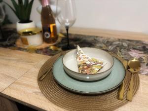 Φαγητό σε αυτό το διαμέρισμα ή κάπου εκεί κοντά