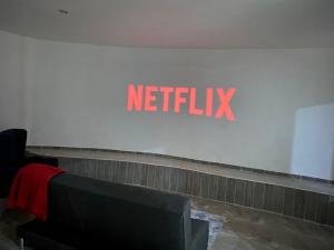 Μια τηλεόραση ή/και κέντρο ψυχαγωγίας στο Casa ziranda