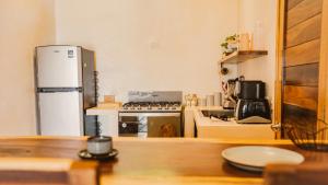 a kitchen with a refrigerator and a stove at Casa Gaya in San Pedro Pochutla