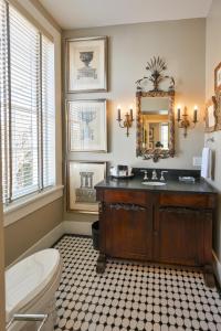 Foto sihtkohas Natchez asuva majutusasutuse Magnolia Hall - The Britton Suite - King Suite galeriist