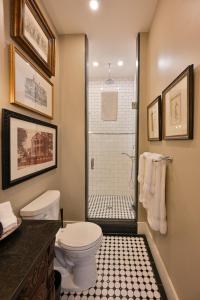 Vannituba majutusasutuses Magnolia Hall - Armstrong Suite - King Suite