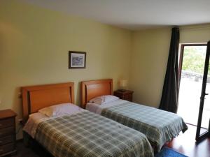 Postel nebo postele na pokoji v ubytování Altes Kellerhaus In Gerês