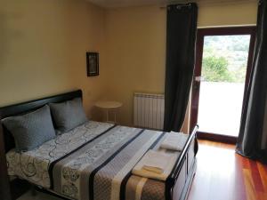 Postel nebo postele na pokoji v ubytování Altes Kellerhaus In Gerês