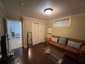 TV/trung tâm giải trí tại Private Guesthouse Next to Mall & Skytrain