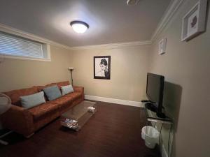 TV/trung tâm giải trí tại Private Guesthouse Next to Mall & Skytrain