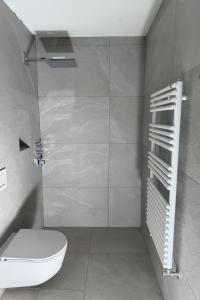 Vannituba majutusasutuses Exclusive Studio with Fireplace, Pool & Sauna