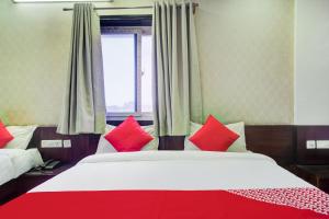 Giường trong phòng chung tại Hotel O M