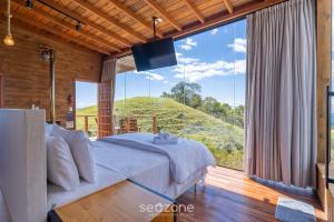 Cảnh núi rừng hoặc tầm nhìn ra núi từ căn hộ