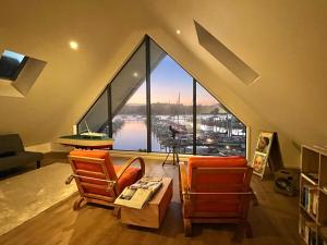 Posezení v ubytování Luxury Marina Apartment - Opua, Bay of Islands