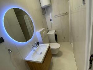 Vannituba majutusasutuses Frisch Renovierte Ferienwohnung Mit Meerblick