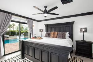 Postel nebo postele na pokoji v ubytování Modern Roose-Private Pool-In Old Town Scottsdale + 63 fotografií