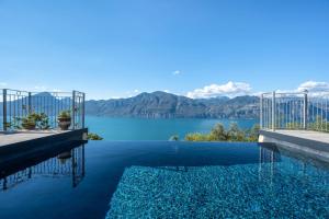a swimming pool with a view of a lake at Alleinstehende Villa Mit Pool Und Traumaussicht in Castelletto di Brenzone