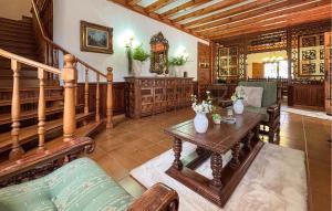 a living room with a table and chairs at Pet Friendly Home In Elda in Almafrá