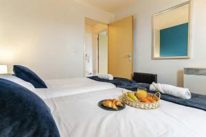 Postel nebo postele na pokoji v ubytování Central 2Bed,2Bath, Balcony Apartment Near New Street, Mailbox & Canals at Skyline Apartments