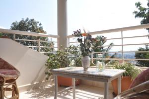 Balkón nebo terasa v ubytování Calm Suites Kampala