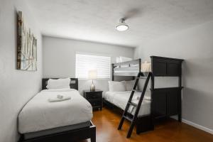 Ένα ή περισσότερα κρεβάτια σε δωμάτιο στο Scottsdale Saguaro-Hot Tub-Pool- in Old Town +68 φωτογραφίες