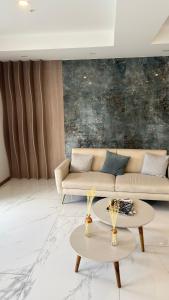 Khu vực ghế ngồi tại Modern Studio close by La Carolina Metro station