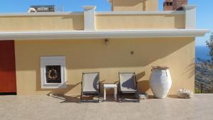 Μπαλκόνι ή βεράντα στο Ferienwohnung Für 8 Personen In Agia Pelagia, Kreta