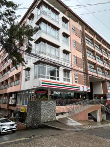 Budova, kde se aparthotel nachází