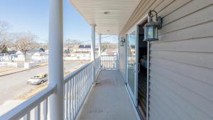 Rõdu või terrass majutusasutuses Sunset Breeze Manor