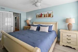 Ένα ή περισσότερα κρεβάτια σε δωμάτιο στο Sandpiper 304