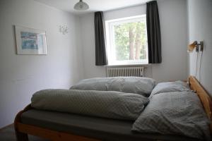 Ένα ή περισσότερα κρεβάτια σε δωμάτιο στο Chesa Clavadels