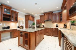 Η κουζίνα ή μικρή κουζίνα στο Guesthouse with Private Entrance In Quiet Neighbourhood +5 φωτογραφίες