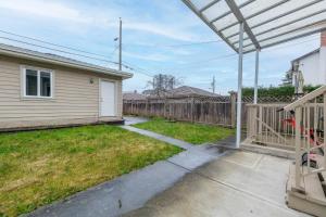 Το κτήριο όπου στεγάζεται  το διαμέρισμα