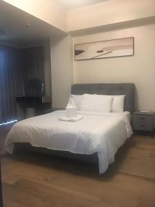 Ένα ή περισσότερα κρεβάτια σε δωμάτιο στο 130 Sqm Luxurious Modern 3 Bedrooms Facing Manila Bay Sunset, Airports, Okada, Solaire, MOA with Free Parking