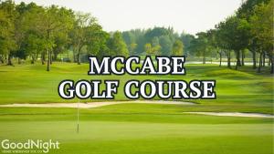 ein Golfplatzschild mit der Aufschrift „Maccade Golf Course“ in der Unterkunft The Saddlery - Mic Drop - Walk to Broadway in Nashville