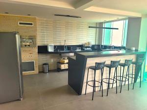 Η κουζίνα ή μικρή κουζίνα στο SKYHOUSE BOUTIQUE - Loft & SPA - piscina aquecida e sauna privativa - Centro, Domingos Martins