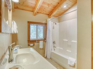 Ένα μπάνιο στο Riverwood Hideaway +32 φωτογραφίες