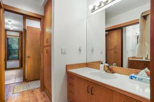 Koupelna v ubytování Salmon River Condo #5 + 35 fotografií